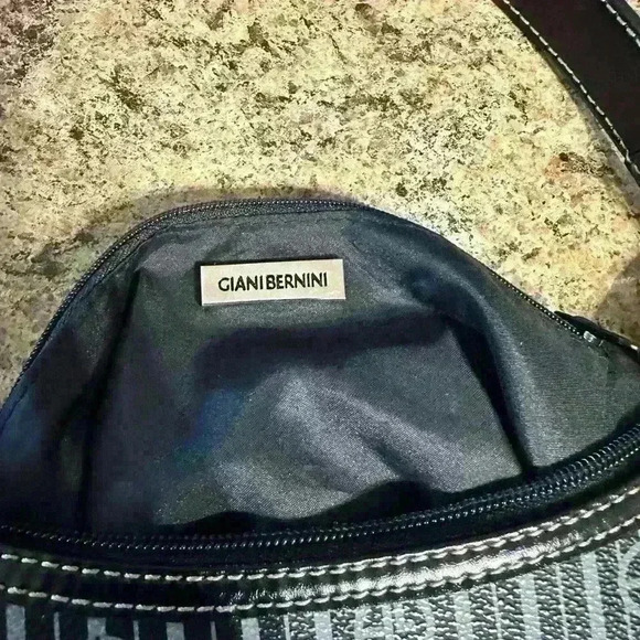 Giani Bernini Black and Gray Shoulder Bag. One Handle.  Very Clean Bag. EUC - Picture 9 of 16